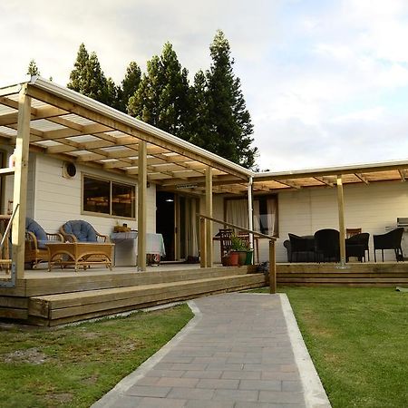 Tony'S Lodge Turangi Exterior photo