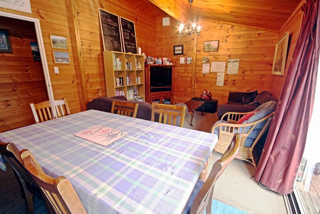 Tony'S Lodge Turangi Room photo