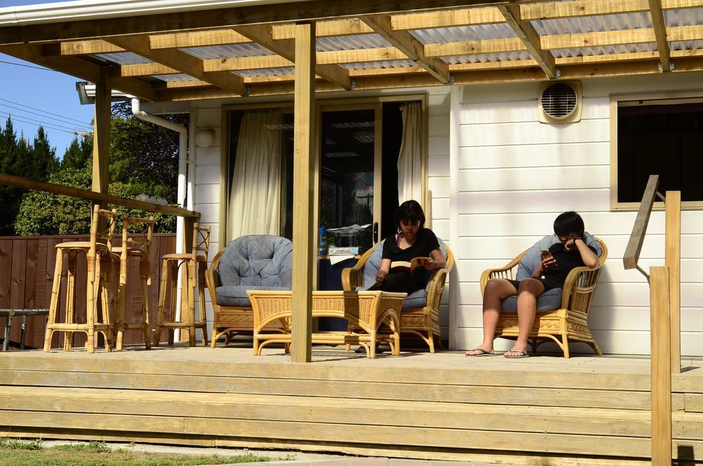 Tony'S Lodge Turangi Exterior photo