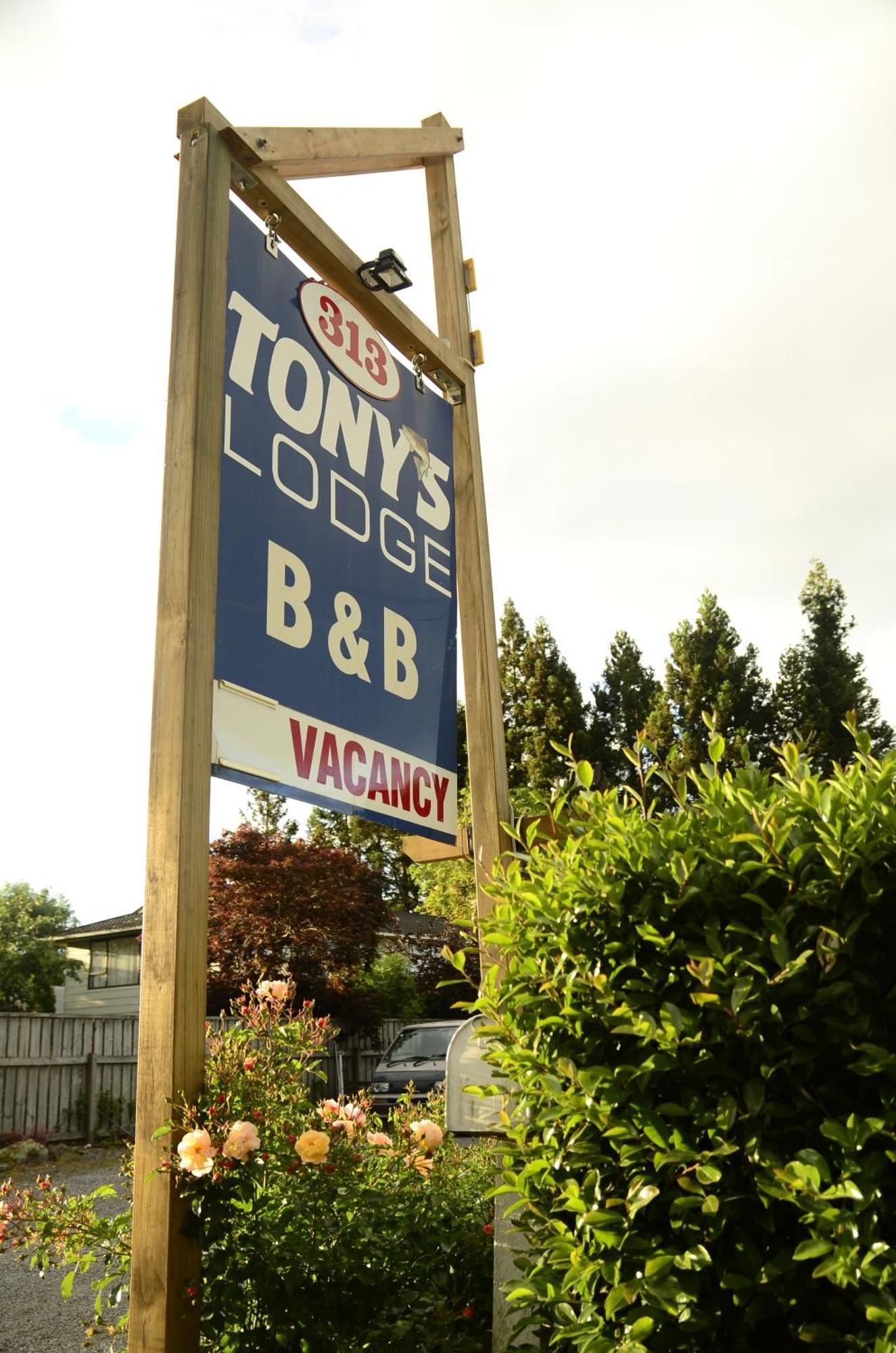 Tony'S Lodge Turangi Exterior photo