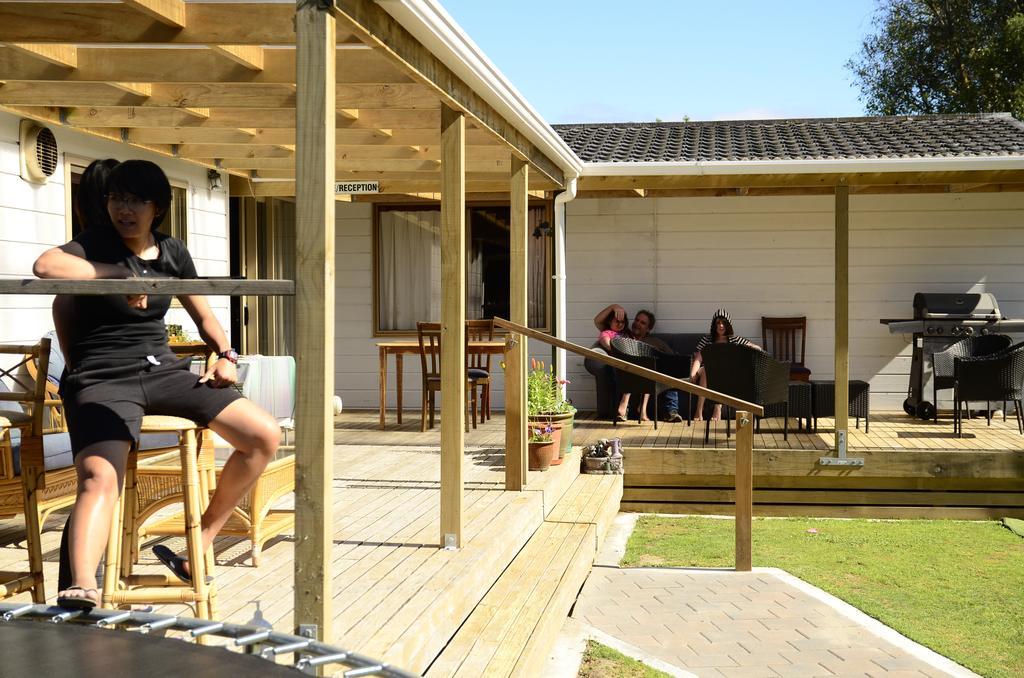 Tony'S Lodge Turangi Exterior photo